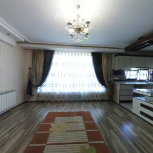 94 متر ، نور مستقیم ، هنرستان